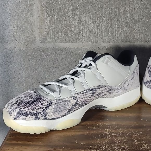 Nike Air Jordan 11 Retro Low SE Snakeskin Shoes DS With Box Missing Lid Size 18 main image 9